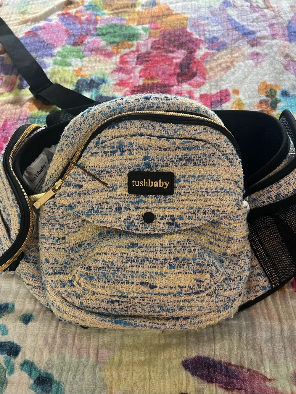 Tush baby waist belt